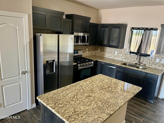 Building Photo - 617 Rafael Marmolejo St