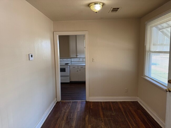 Foto del edificio - Nice 2 bedroom 1 bath home near UAMS