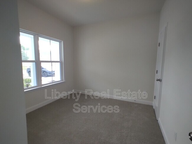 Foto del edificio - 584 Grayson Ave