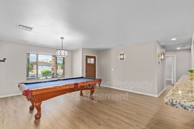 Foto del edificio - 5217 E Sheena Dr