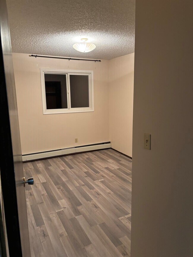 Photo du bâtiment - 2 Bed 1 Bath Unit in Grande Cache, AB