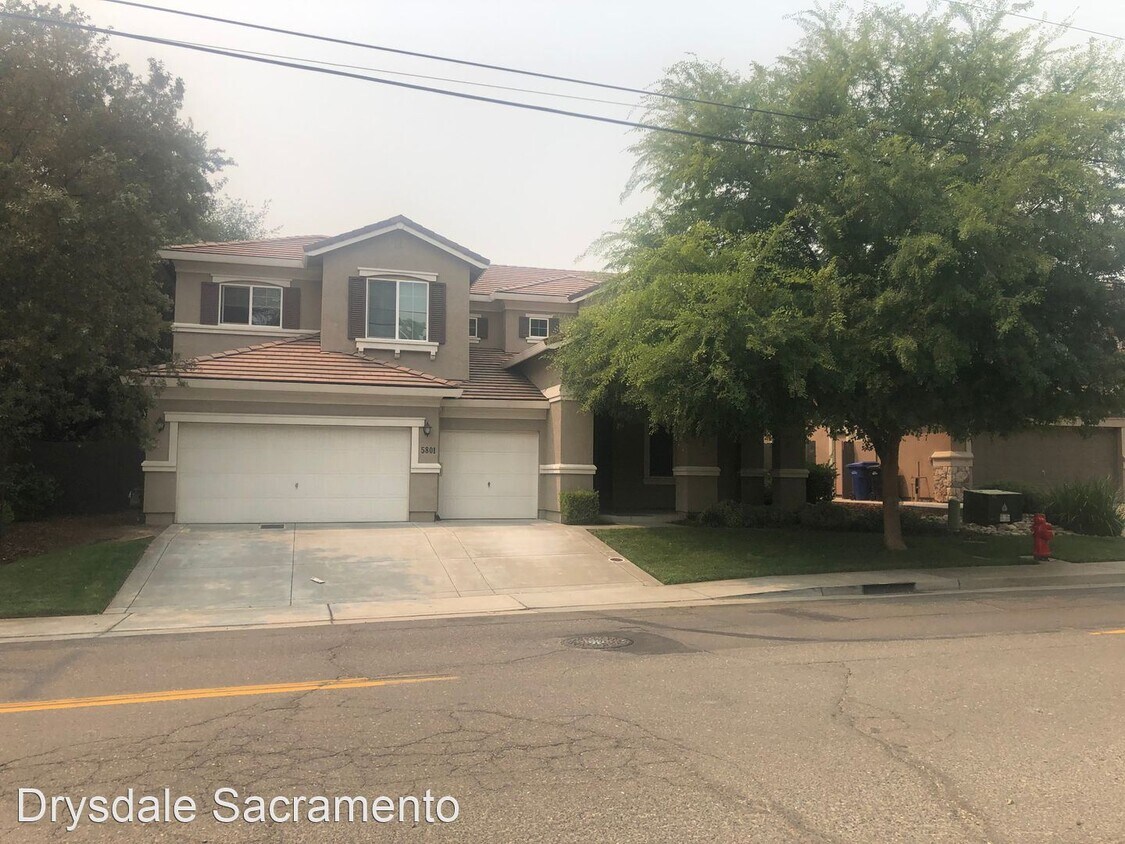 Foto principal - 5 br, 3.5 bath House - 5801 Almond Avenue