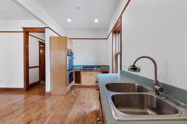 Foto del edificio - 928 W 32nd St