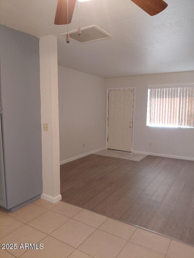Foto del edificio - 1410 E Mountain View Rd