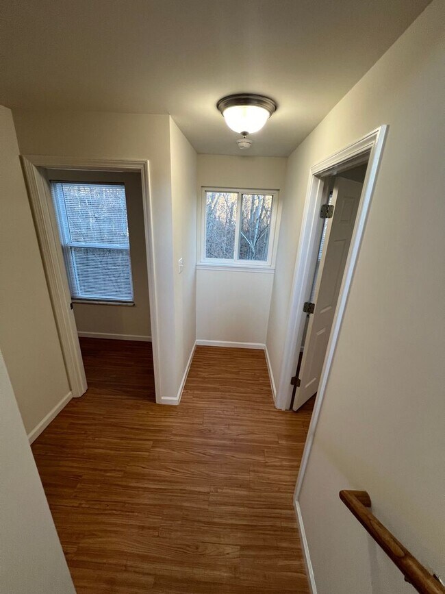 Building Photo - 3 BR/2 BA Home near Hwy 44