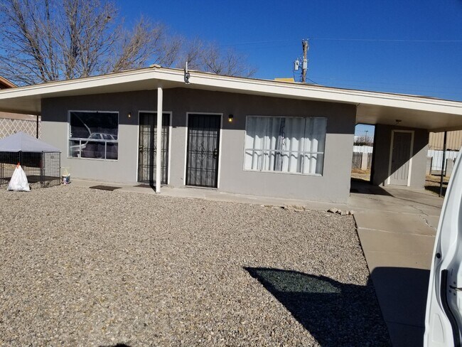 Building Photo - 2207 W Juniper St