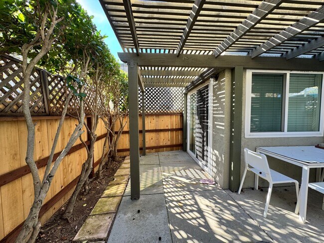 Foto del edificio - Charming 2 bedroom 2 bath in Tierrasanta!