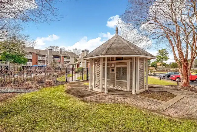 Building Photo - The Arbors