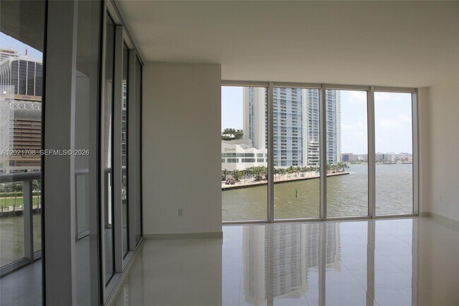 Foto del edificio - 465 Brickell Ave