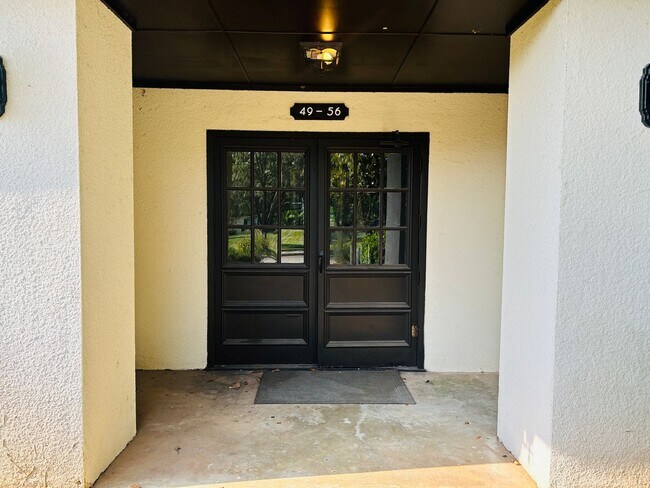 Building Photo - Wow! Newly renovated 2 bedroom 2 bathroom unit in Lithonia. Must see!