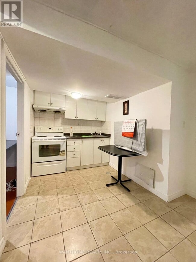 Building Photo - 82 Maresfield Dr