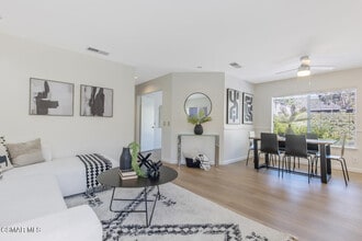 Building Photo - 501 Via Colinas