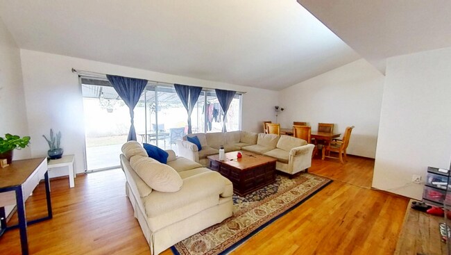Foto del edificio - 5310 Redding Rd
