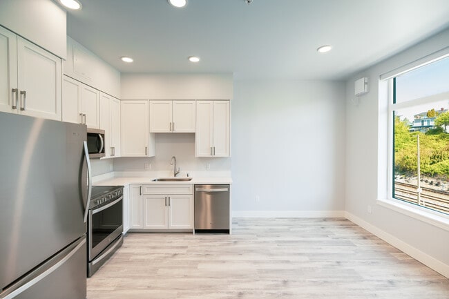 Building Photo - 40 Bellwether Way