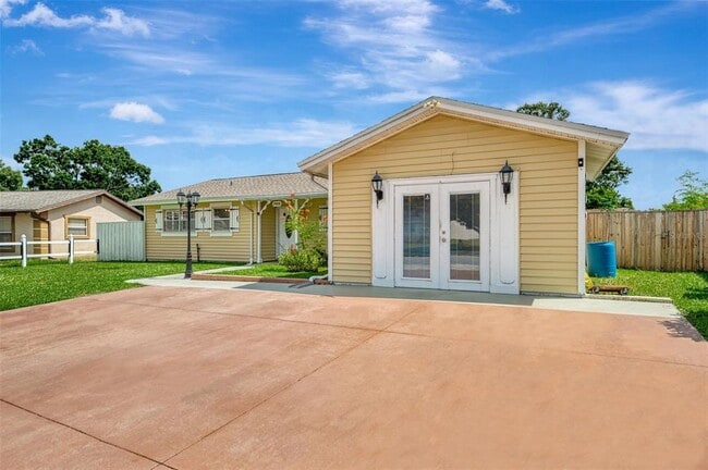 Building Photo - 1908 N Brink Ave