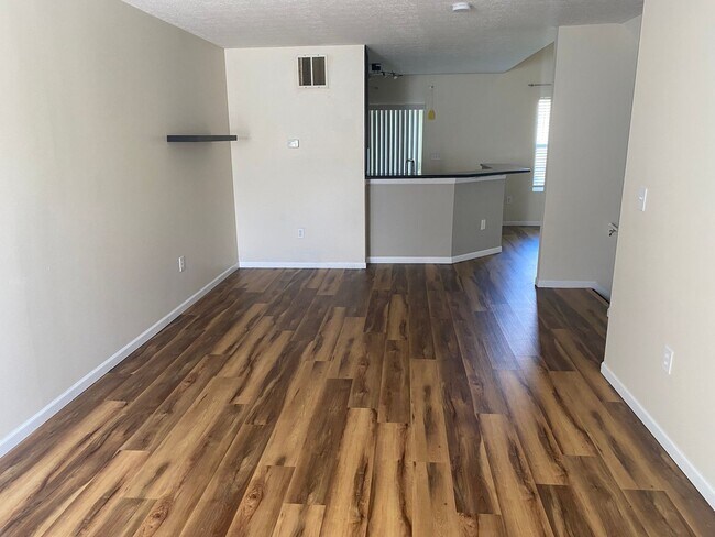 Building Photo - Worthington Schools. 2 Bedroom, 2.5 Bathro...