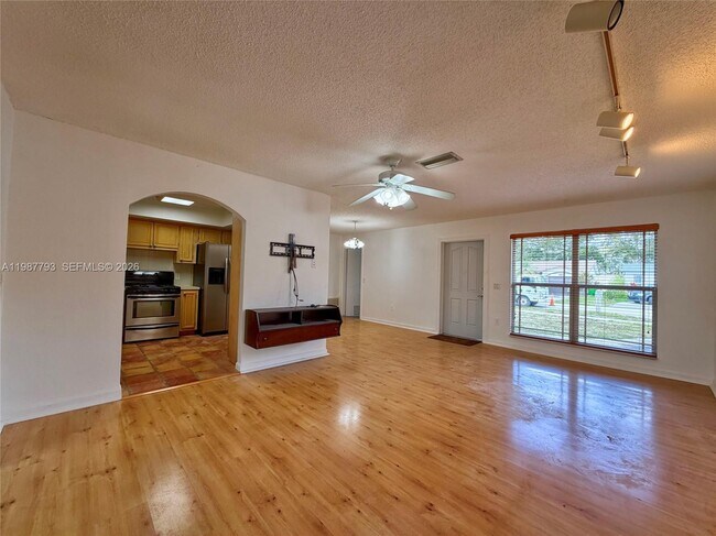 Foto del edificio - 11730 NW 33rd St