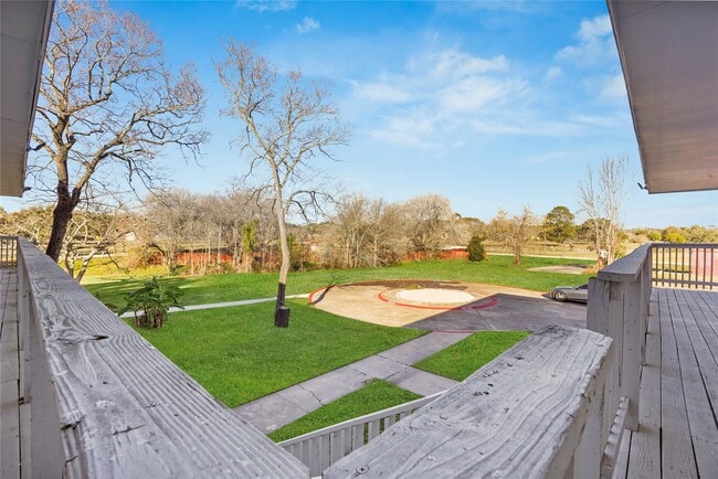 Building Photo - 1803 S Oak St