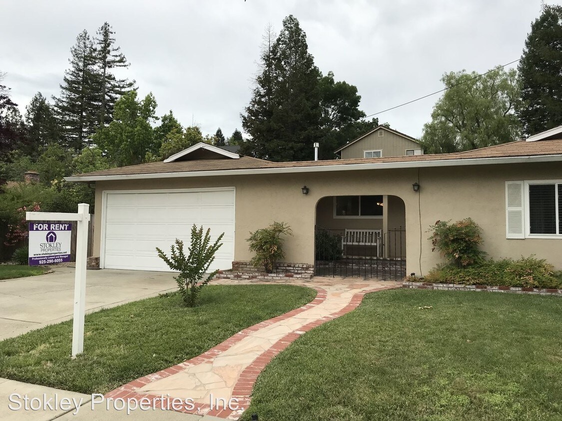 Primary Photo - 4 br, 2 bath House - 243 Croyden Dr.
