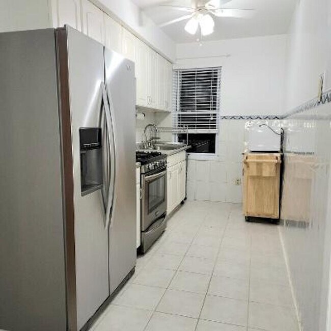 Building Photo - 2048 E 34th St