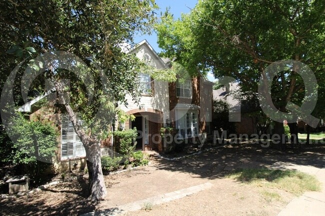 Building Photo - 1418 Greenbriar Dr