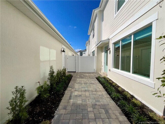 Foto del edificio - 860 SW St Creek Dr