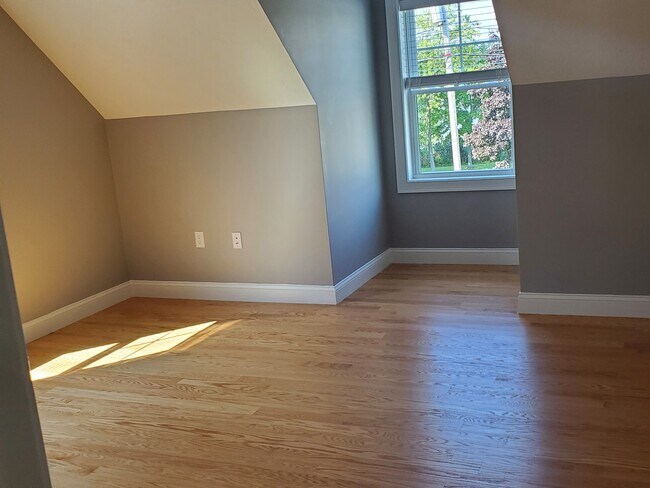 Building Photo - 80 Main St