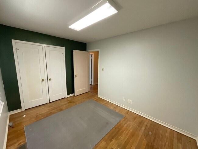 Building Photo - Rental - Available Now Near UNR