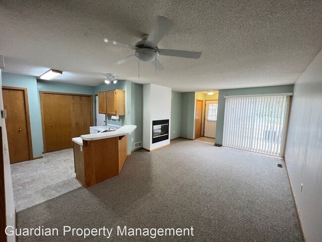 Building Photo - 2 br, 1 bath House - 772 County Rd F West ...