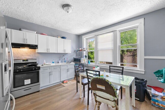 Foto del edificio - 266 Leslie St