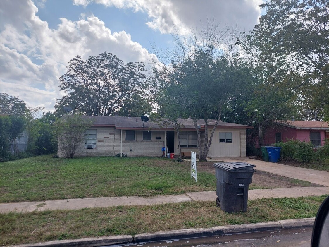 Primary Photo - 3 br, 2 bath House - 438 Saipan Pl