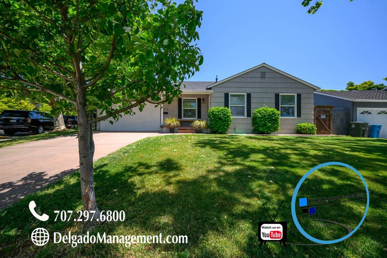 Foto principal - Available Now! Gorgeous corner lot 1940's ...