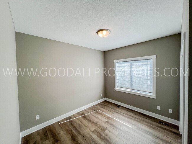 Foto del edificio - 4 bedroom 3 bathroom Ranch style home with finished basement in Waukee