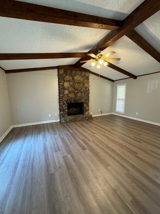 Building Photo - 1210 Simmonsridge Dr