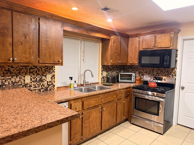 Foto del edificio - 3739 Leisure Woods Dr