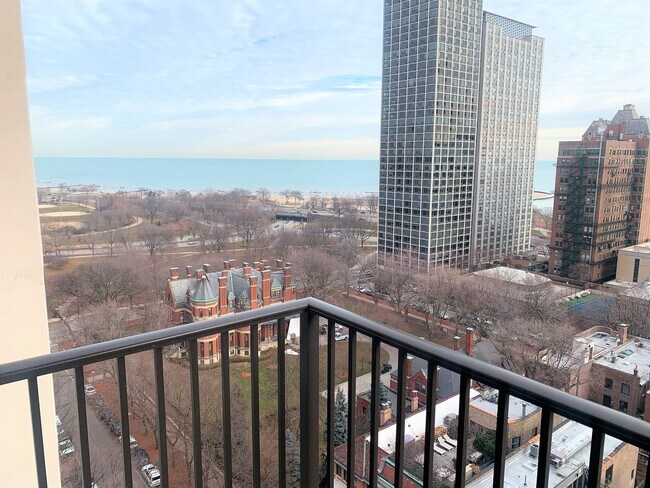 Foto del edificio - 1516 N State Pkwy