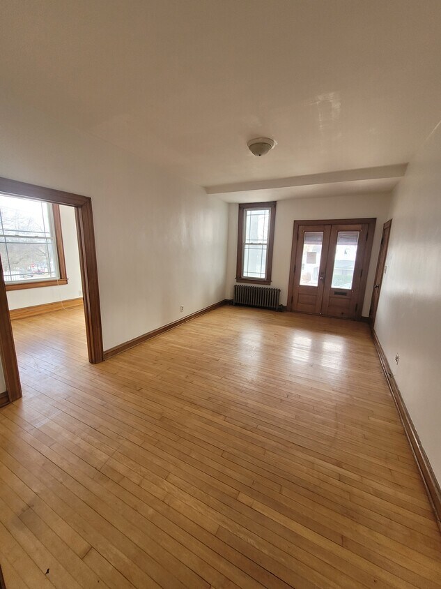 728 Walnut St Unit 1, West Bend, WI 53095 Apartments in West Bend, WI