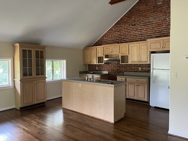Building Photo - 701 Blankenbaker Ln
