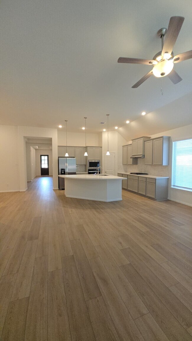 Building Photo - 1420 Florecer Ln