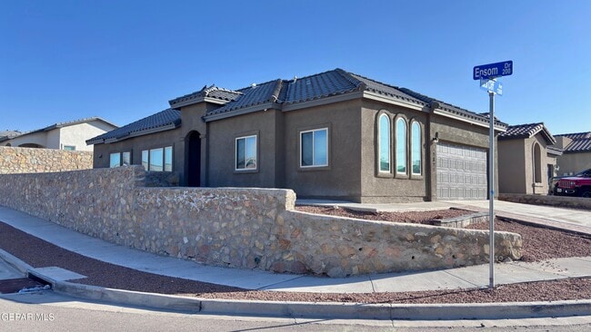 Foto del edificio - 12821 Rock Cliff Ave
