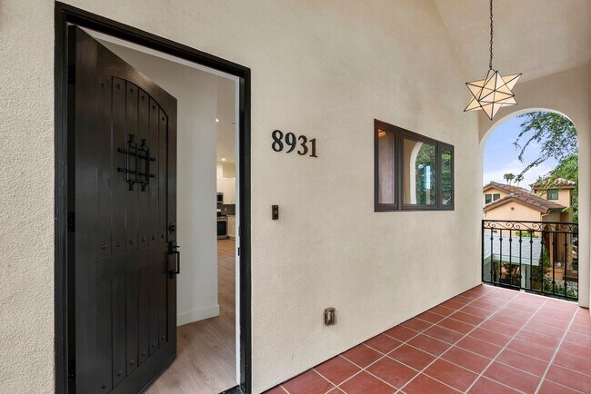 Building Photo - Stunning brand new construction, modern lu...