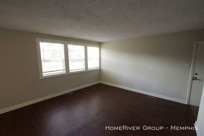 Foto del edificio - 1766 Brown Ave