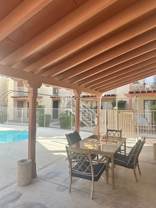 Foto del edificio - 3357 N Country Club Rd