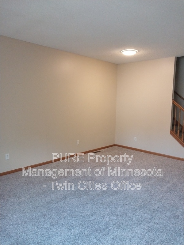 Building Photo - 6742 Meadow Grass Ln S