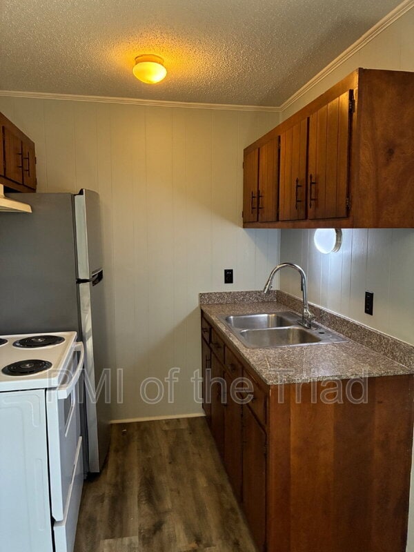 Building Photo - 4070 Bonne Venture Rd