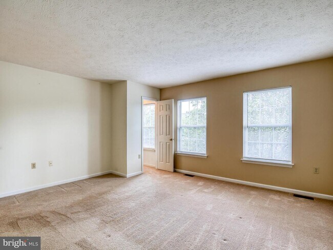 Building Photo - 312 Stratford Dr