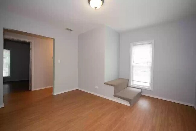 Building Photo - 2135 Kemble Avenue, Unit #2