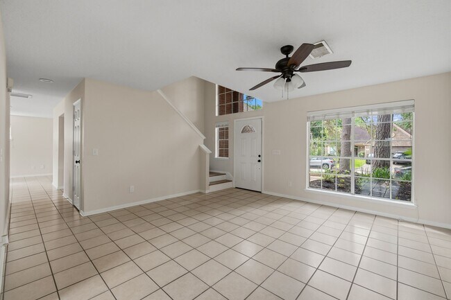 Foto del edificio - 5819 Forest Timbers Dr