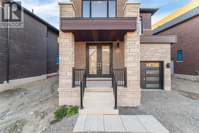 Building Photo - 6 Raja St