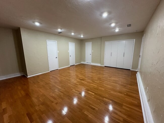 Foto del edificio - 2101 Deerfield Dr